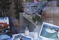 Travel agency staff, browsing.
