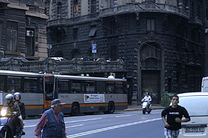 Via Bensa, a pan further to the right, where it approaches the Galeria Garibaldi tunnel