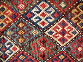 kurdish bag showing a similar diamond pattern