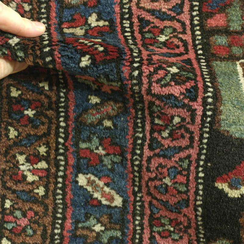 Hamadan area kurd rug with herati pattern - pile fold